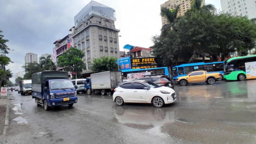 Theo người dân phản ánh, tuyến đường này hay tắc nhất là vào giờ cao điểm tại khu vực Cầu Tó (nút giao ngã tư Kim Giang - Phan Trọng Tuệ), bệnh viện K Tân Triều, hay nút giao giữa đường 70 và Phạm Tu.