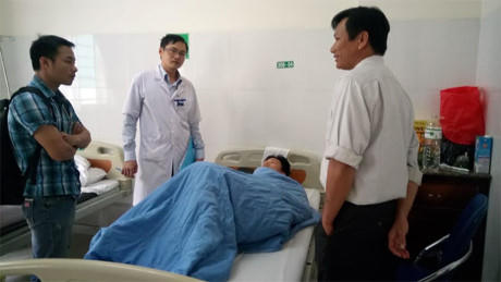 Thầy Vũ Đình Công đang được điều trị tại bệnh viện.