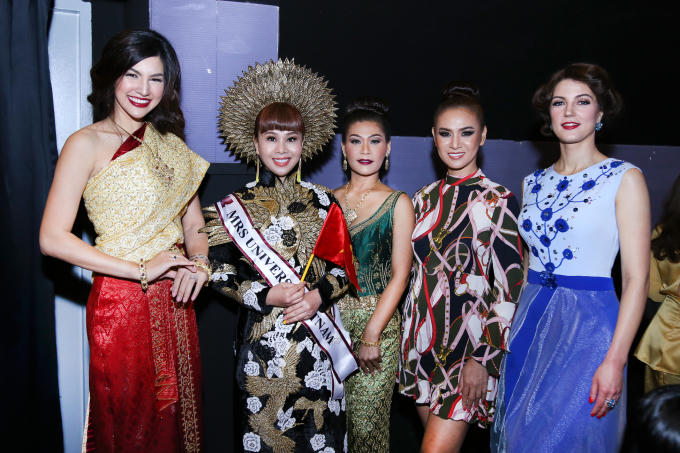 Hoa hậu Hằng Nguyễn diễn áo dài truyền thống hội ngộ dàn hoa hậu quốc tế ở Thái Lan