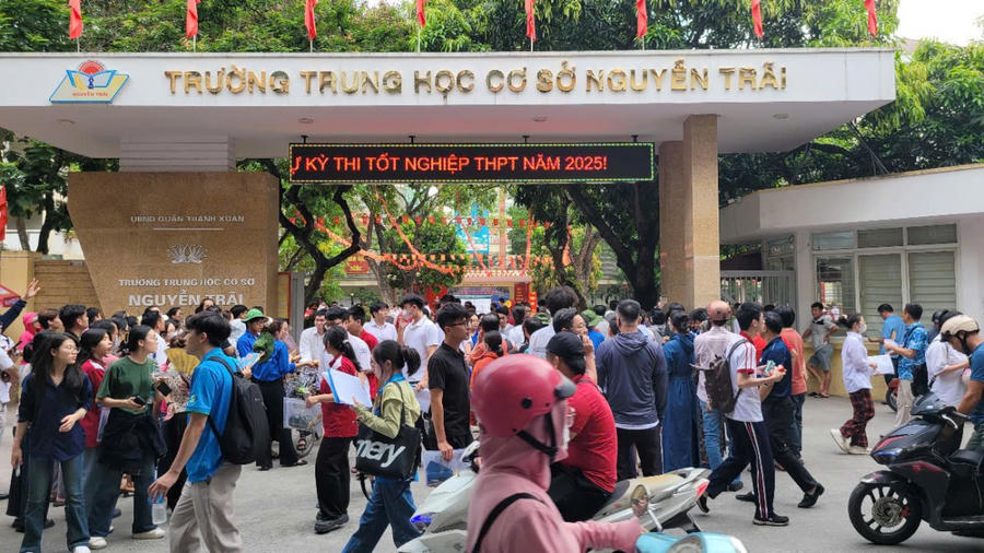 Hồ sơ đăng ký dự thi của thí sinh sẽ chỉ lưu tại trường phổ thông. Giấy báo dự thi và thẻ dự thi sẽ được tích hợp thành một loại duy nhất là "Giấy báo dự thi" do chính trường phổ thông nơi thí sinh nộp hồ sơ cấp. (Ảnh minh họa)