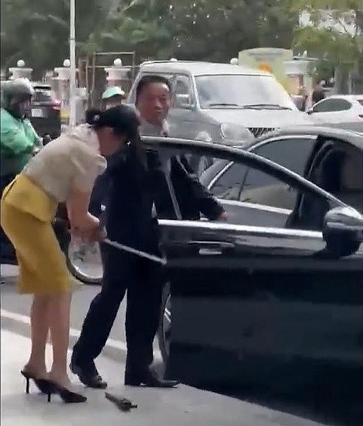 Nguyễn Thanh Bình cầm dao dọa nhân viên Công ty Môi trường đô thị Nha Trang.