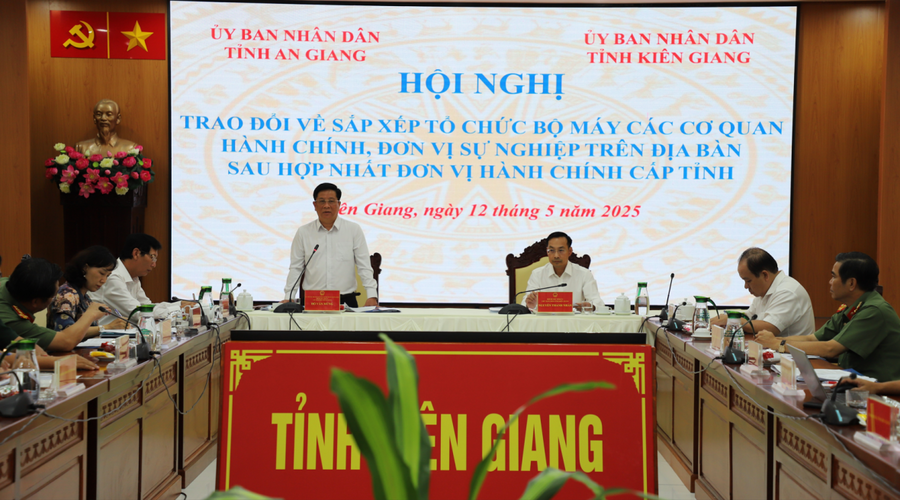 Chủ tịch UBND tỉnh An Giang Đỗ Văn Mừng phát biểu tại Hội nghị