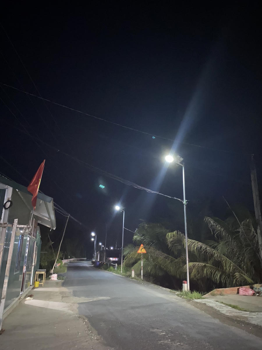 Ánh đèn đường biên.