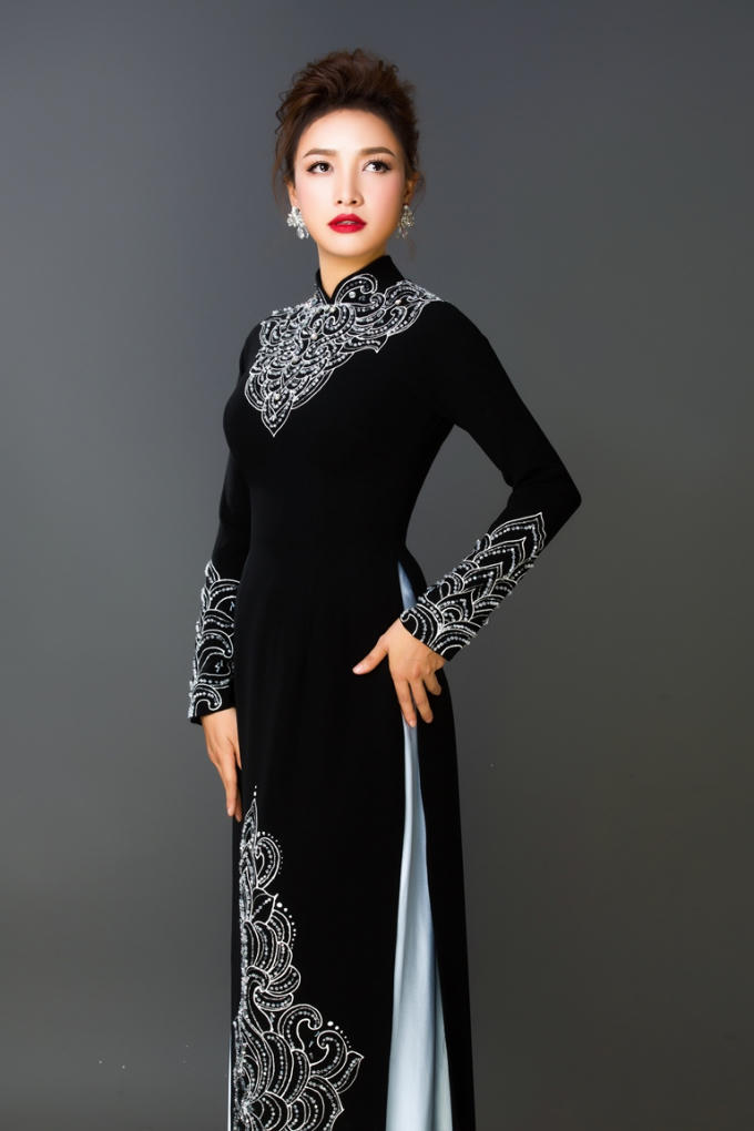 L&ecirc; B&ecirc; La dịu d&agrave;ng đến bất ngờ trong t&agrave; &aacute;o d&agrave;i