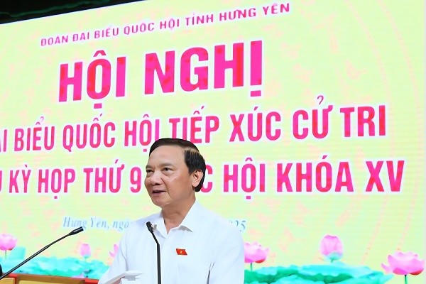 Phó Chủ tịch Quốc hội Nguyễn Khắc Định phát biểu tại hội nghị tiếp xúc cử tri tỉnh Hưng Yên.