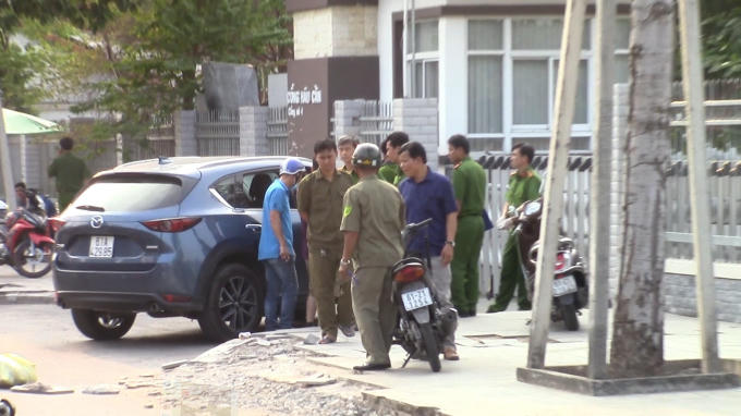 B&igrave;nh Dương: T&aacute;o tợn, đập k&iacute;nh &ocirc; t&ocirc; lấy đi khoảng 1 tỷ đồng