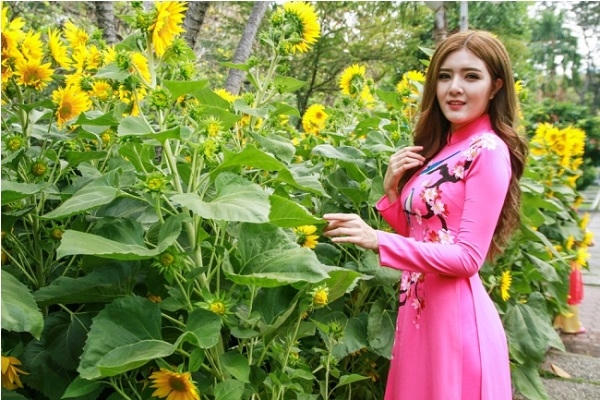Cô được mọi người biết đến khi góp mặt trong nhiều MV ca nhạc và phim ảnh như: Người tôi yêu, Biết chết liền...Ảnh: internet.