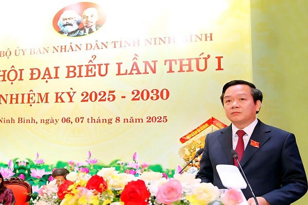 Ông Phạm Quang Ngọc, Chủ tịch UBND tỉnh Ninh Bình, phát biểu tại đại hội.