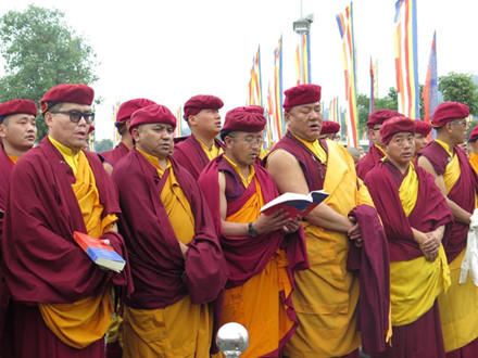 Chuyến viếng thăm hoằng pháp của Đức Gyalwang Drukpa và Tăng đoàn Truyền thừa Drukpa tại Việt Nam kéo dài từ 14.3 đến 2.4.2017.