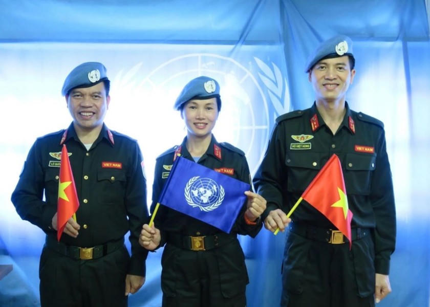 Trung tá Lương Thị Trà Vinh - nữ sĩ quan đầu tiên trong lực lượng Công an nhân dân Việt Nam đạt yêu cầu tham gia lực lượng gìn giữ hòa bình Liên hợp quốc. Chị là một trong ba sĩ quan Công an Nhân dân Việt Nam được Phái bộ Liên hợp quốc tại Nam Sudan (UNMISS) trao Huy chương Gìn giữ hòa bình Liên hợp quốc. ảnh 6