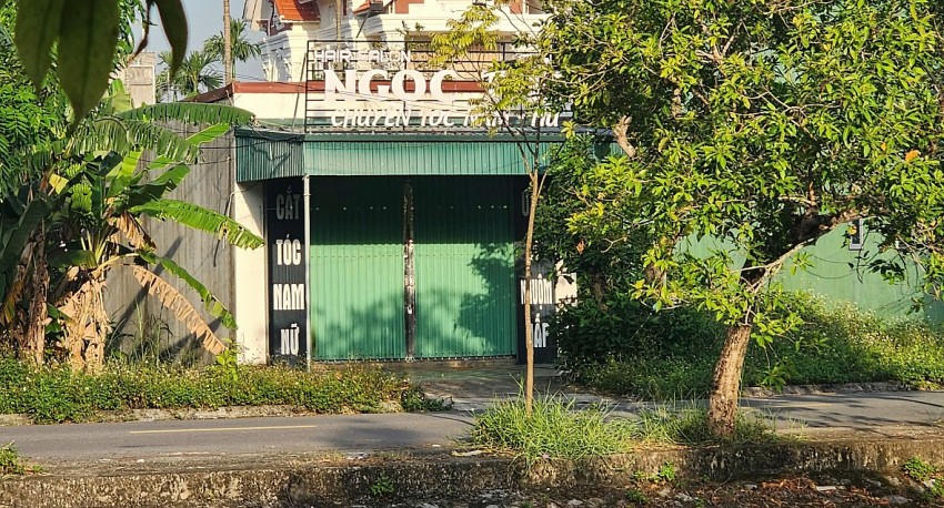 Quán tóc nơi phát hiện thi thể nạn nhân.