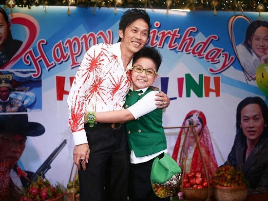 Danh hài Hoài Linh và bé Ben.