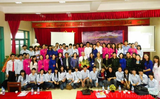 Cán bộ, giảng viên và sinh viên trong Hội nghị nghiên cứu khoa học lần thứ nhất mang tên "Hành trình khám phá văn hóa các dân tộc thiểu số vùng núi phía Bắc"