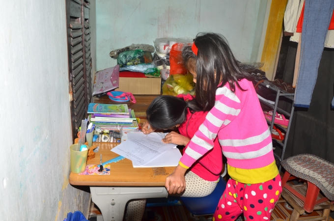 Việc học tập của các cháu nhỏ khi được cấp điện trở lại cũng thuận tiện hơn.
