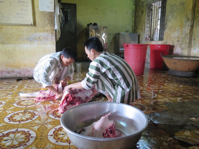 Mổ thịt lợn đón xuân (ảnh: Phương Nam).