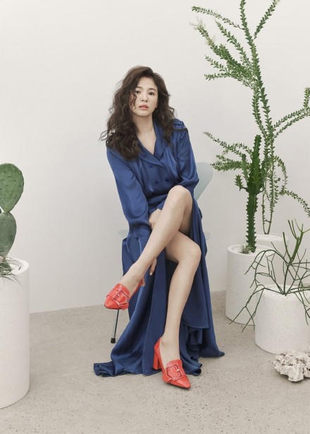 Song Hye Kyo tóc xù xinh đẹp ngất ngây trong loạt ảnh tung đúng Valentine - ảnh 7
