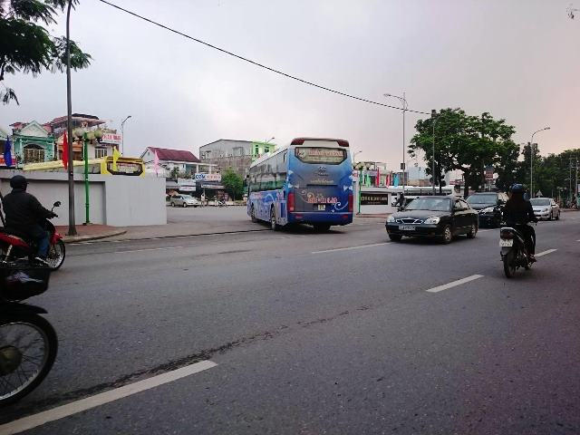 Xe Hưng Thành vào bến xe Nguyễn Hoàng trả khách vào sáng 7/3.