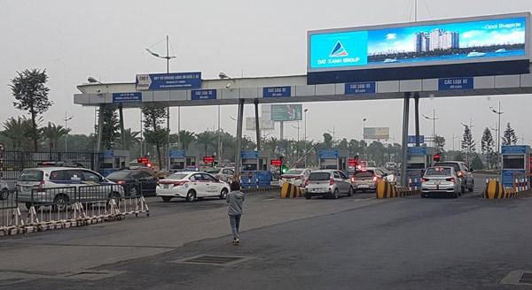 Hiện cả nước có 21/22 sân bay do ACV quản lý đang thu phí dịch vụ ô tô ra vào sân bay.