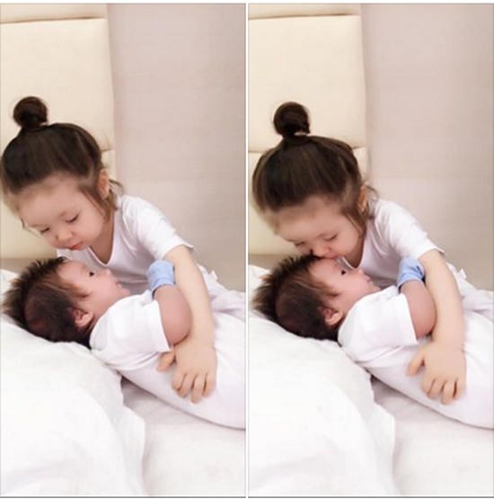 Hình ảnh gây sốt cộng đồng mạng trong thời gian vừa qua khi Elly Trần chia sẻ hình ảnh con trai mới sinh.