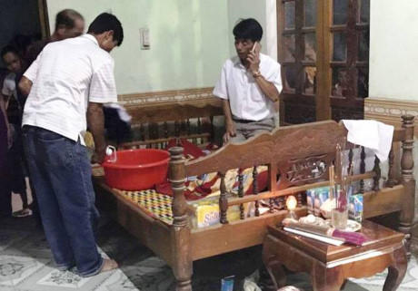 Người thân em Q. đang lo hậu sự cho em Q.