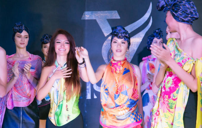 Sau khi kết thúc show thời trang, Loan Vương cũng tận dụng thời gian để tham quan và ghi lại những hình ảnh đẹp bên chiếc du thuyền đắt đỏ.