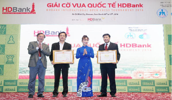 HDBank nhận bằng khen của Thủ tướng Chính phủ và UB Olympic vì những đóng góp cho ngành thể dục thể thao.