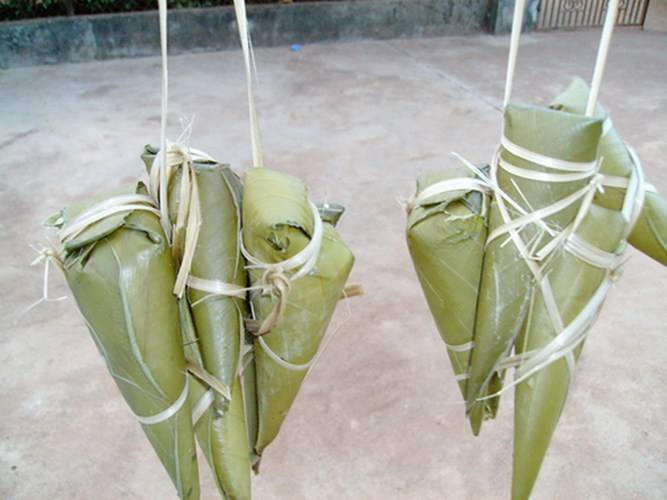 Bánh cooc mò tuy bình dị nhưng lại là một trong những thức quà thơm ngon của trẻ em Bắc Kạn.