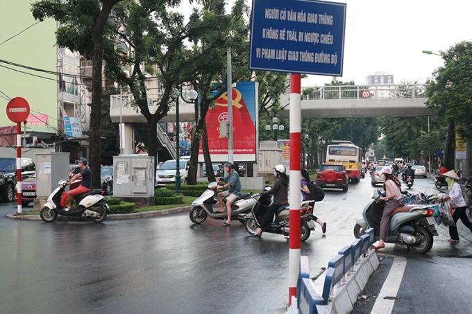 "Văn hoá giao thông" không hiếm bắt gặp ở Hà Nội