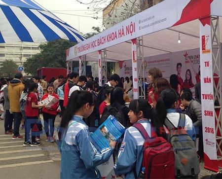 Tại khuôn viên trường ĐH Bách Khoa, đã diễn ra ngày Hội tư vấn tuyển sinh dành cho các em học sinh phổ thông.