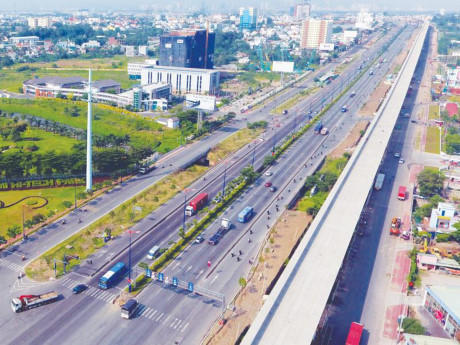 Xa lộ Hà Nội, đoạn trên địa bàn quận 9, TP.HCM. Ảnh: Lê Toàn.