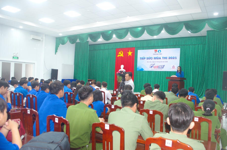 Quang cảnh lễ ra quân tiếp sức mùa thi năm 2025.