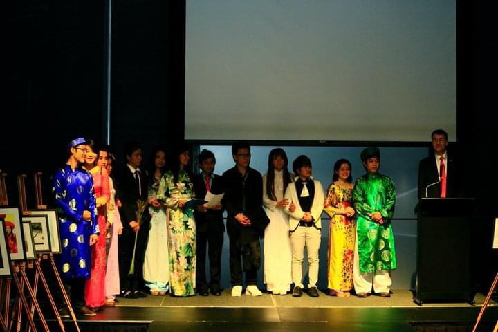 Cựu thị trưởng Thành phố Brisbane - ngài Graham Quirk đến dự và phát biểu chúc mừng tại đêm hội “Chào Việt Nam” và buổi công chiếu bộ phim tài liệu ngắn “Brisbane, my lover”