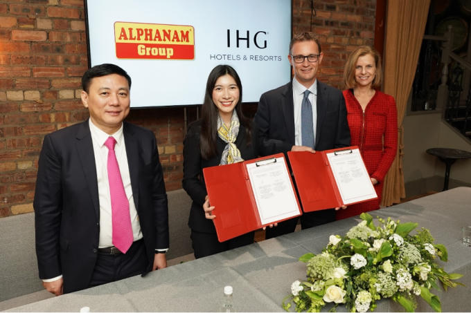 Alphanam và IHG đồng thuận cùng triển khai nghiên cứu, mở rộng thị phần khách du lịch quốc tế đến Việt Nam thông qua các sản phẩm nghỉ dưỡng gắn với các danh lam thắng cảnh quốc gia, du lịch trải nghiệm, du lịch “xanh” hướng đến sự phát triển bền vững.