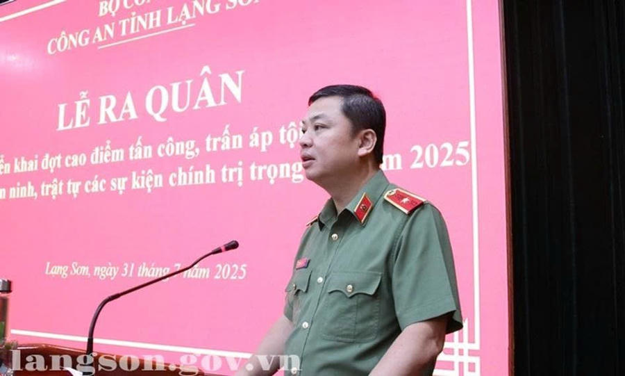 Thiếu tướng Nguyễn Tiến Trung, Giám đốc Công an tỉnh Lạng Sơn phát biểu chỉ đạo tại buổi lễ ra quân.