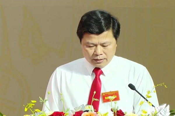 Ông Trần Quốc Toản, Phó Bí thư Thường trực Tỉnh ủy, Bí thư Đảng ủy các cơ quan Đảng tỉnh, phát biểu tại đại hội.