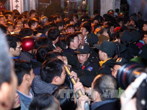 "Tả tơi như chơi hội". Ảnh: TTXVN