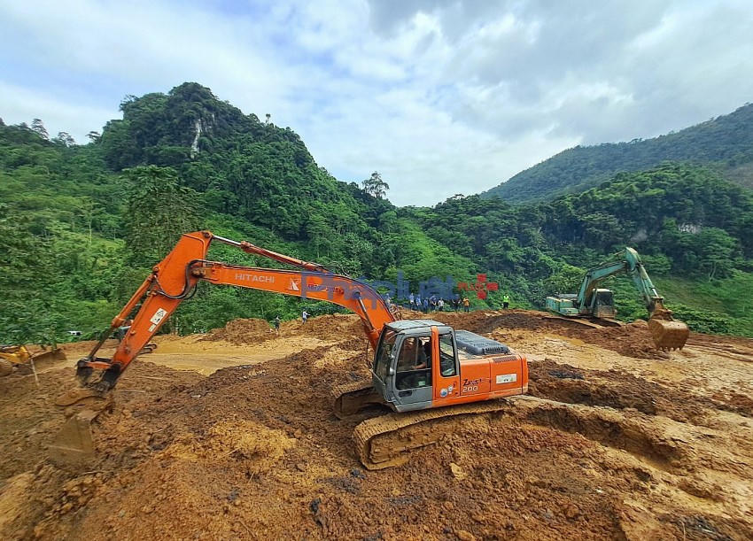 Tại Quốc lộ 34, Km10+950, thuộc địa phận Thôn Tả Mò, xã Yên Định, huyện Bắc Mê (Hà Giang) sạt lở đất nghiêm trọng đã khiến 15 người thương vong. đến chiều 14/7 tuyến đường đã được khơi thông.