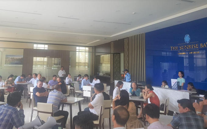 Khách hàng lo lắng khi dự án vẫn chỉ là bãi đất trống, trong khi chủ đầu tư chưa bàn giao nhà.