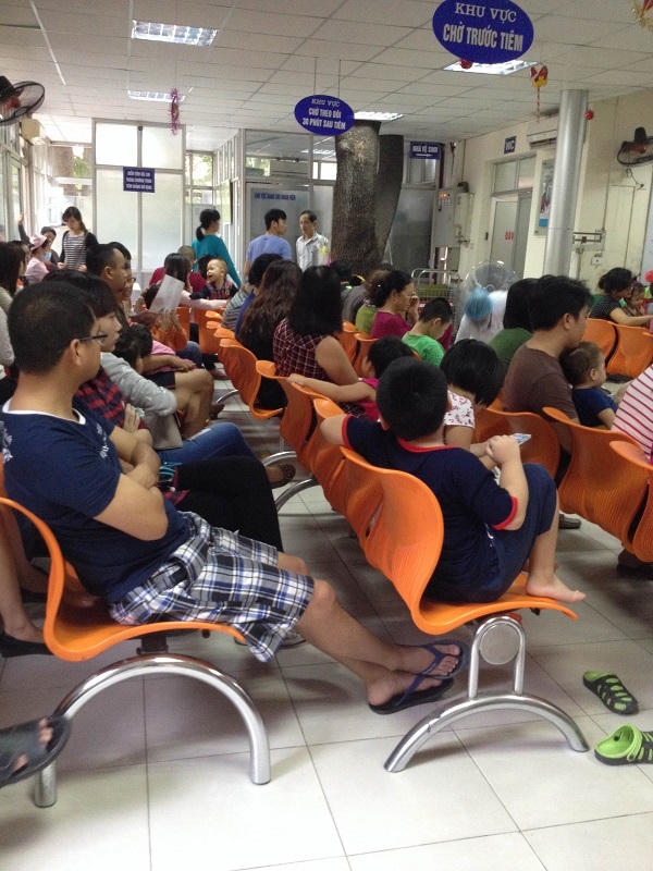 Nhiều gia đình sau khi biết "sự cố" của Quinvaxem đã không cho con đi tiêm vắc xin này Ảnh: Thu Hường