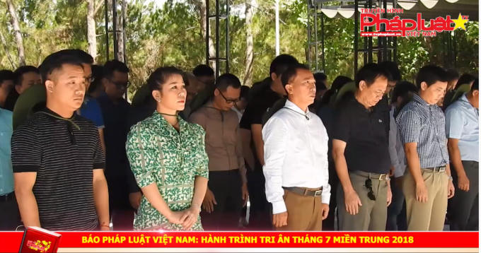 Tiến sĩ Đào Văn Hội – Tổng biên tập, phó tổng biên tập Đặng Ngọc Luyến và Trần Đức Vinh cùng hơn 50 cán bô, phóng viên báo PLVN đã có cuộc hành trình đầy ý nghĩa. Đây cũng là dịp để các cán bộ, phóng viên, đặc biệt là đội ngũ cán bộ, phóng viên trẻ hiểu thêm được những hy sinh của các thế hệ đi trước, xem đó là động lực để hoàn thiện bản thân, trau dồi thêm kiến thức để có những bài viết sâu sắc.