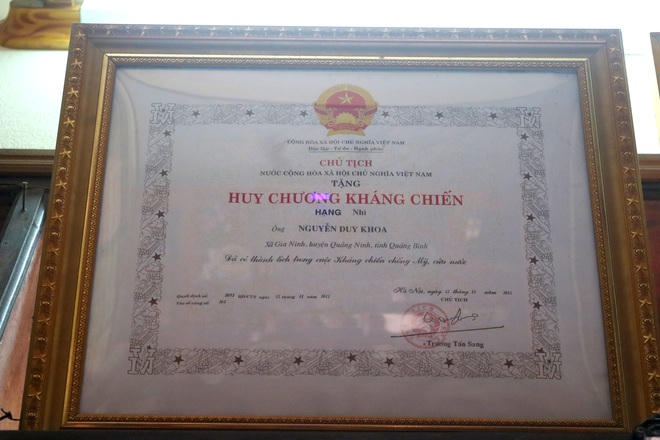 Ông Nguyễn Duy Khoa cũng từng vinh dự được tặng thưởng Huy chương kháng chiến hạng Nhì.