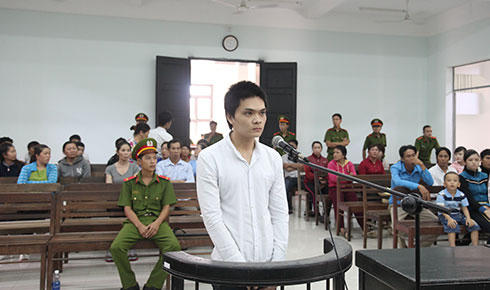 Bị cáo Phi tại phiên tòa. ( Ảnh: báo Khánh Hòa)