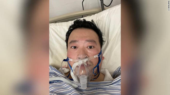Bác sĩ Li Wenliang khi đang được điều trị tại bệnh viện. Ảnh: CNN.