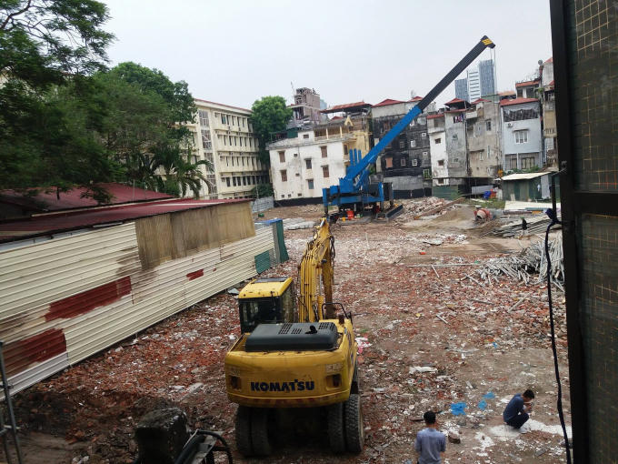 Hiện trạng ghi nhận tại Dự án Porte De Ville ngày 11/9/2017, theo quan sát của Phóng viên hiện đang là bãi đất trống, chủ đầu tư đang tập kết máy móc, vật liệu xây dựng; khoan cọc thí nghiệm...