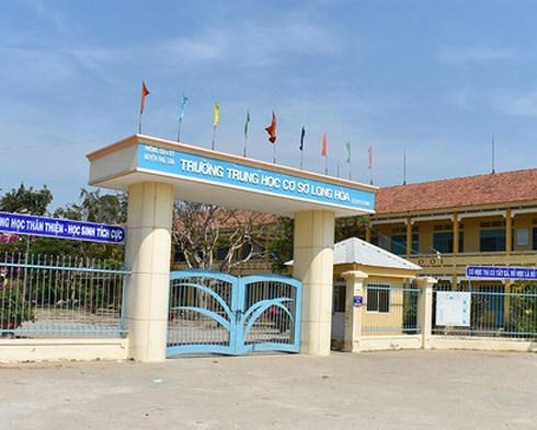 Trường THCS Long Hòa, nơi xảy ra vụ việc.
