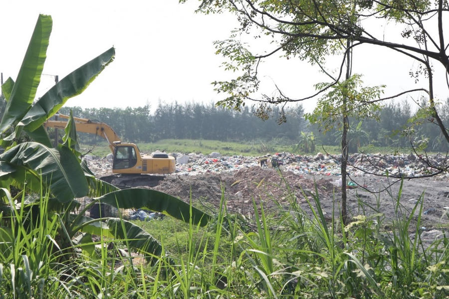 Khu bãi rác lộ thiên thuộc Công ty Môi trường Đô Thị Trực Ninh, thị trấn Cổ Lễ, huyện Trực Ninh, tỉnh Nam Định