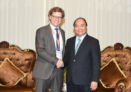 Thủ tướng Nguyễn Xuân Phúc tiếp Đại sứ Thụy Điển tại Việt Nam Pereric Hogberg. Ảnh: Quang Hiếu/VGP.