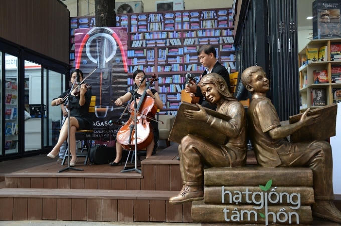 Những nốt trầm bên tiếng nhạc cũng được tái hiện tại Đường sách TP Hồ Chí Minh.