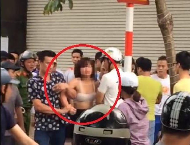 Cô gái trẻ được đưa về trụ cở công an để làm rõ (Ảnh Face book).