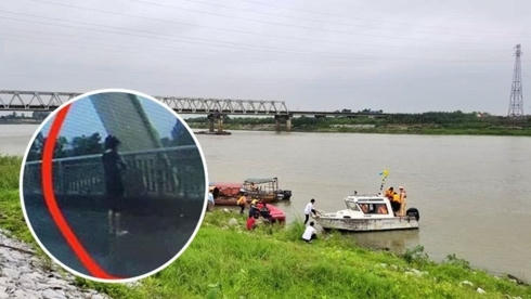 Hình ảnh nữ sinh V.A trước khi nhảy cầu (trái) và lực lượng chức năng đang tìm kiếm thi thể nạn nhân.